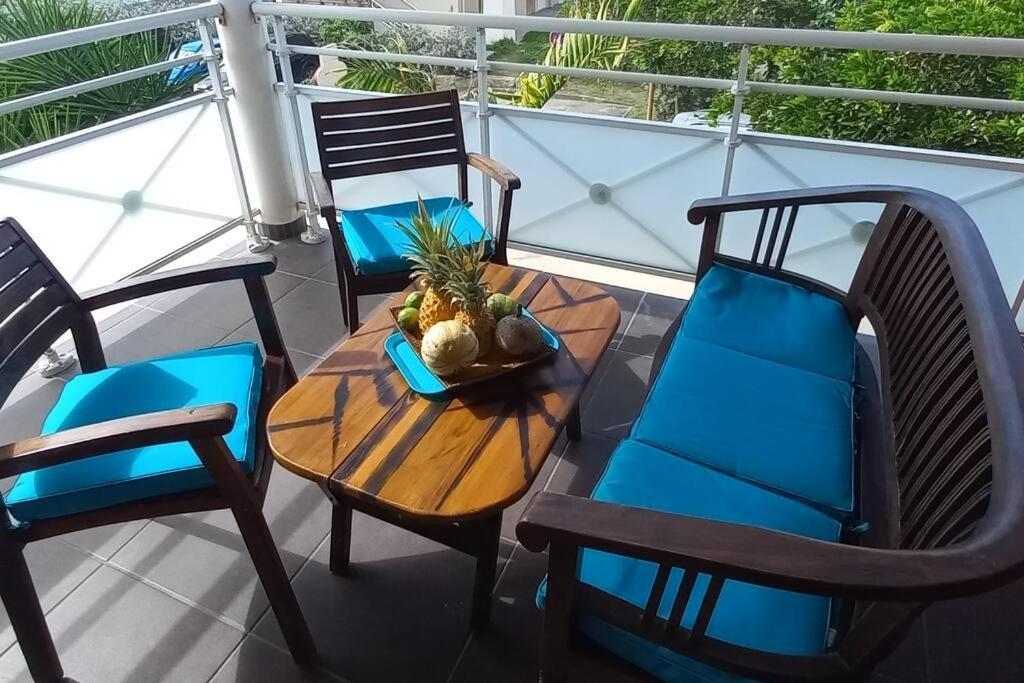 Appartement Les Pieds Dans L'Eau Chez Syl à Le Moule Extérieur photo
