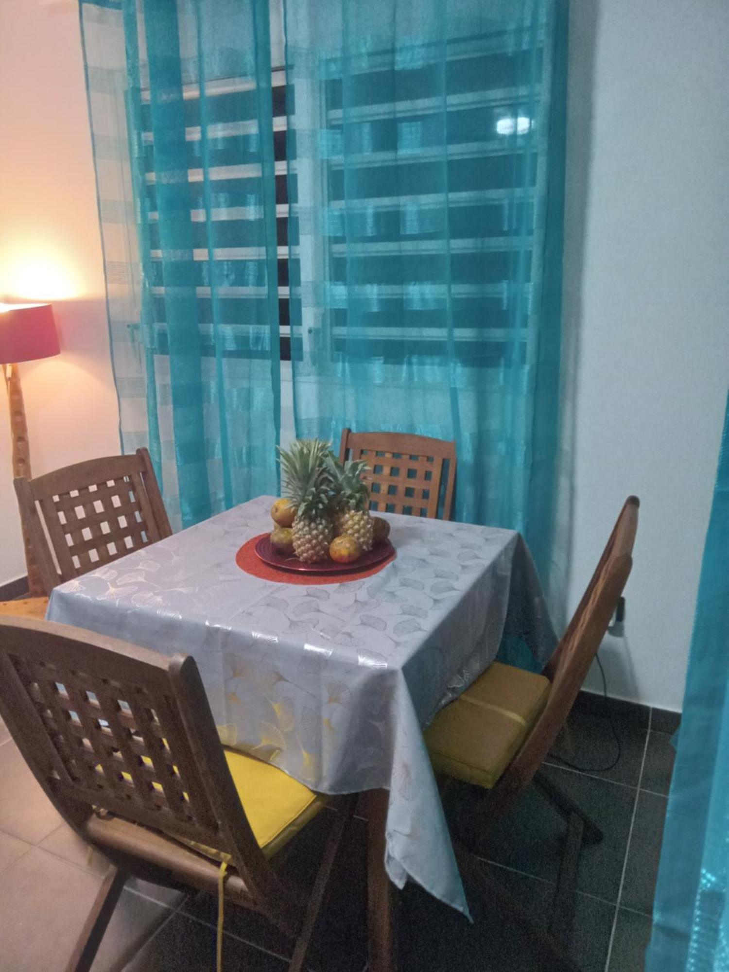 Appartement Les Pieds Dans L'Eau Chez Syl à Le Moule Extérieur photo